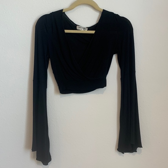 Bell sleeve wrap crop top - Picture 1 of 4